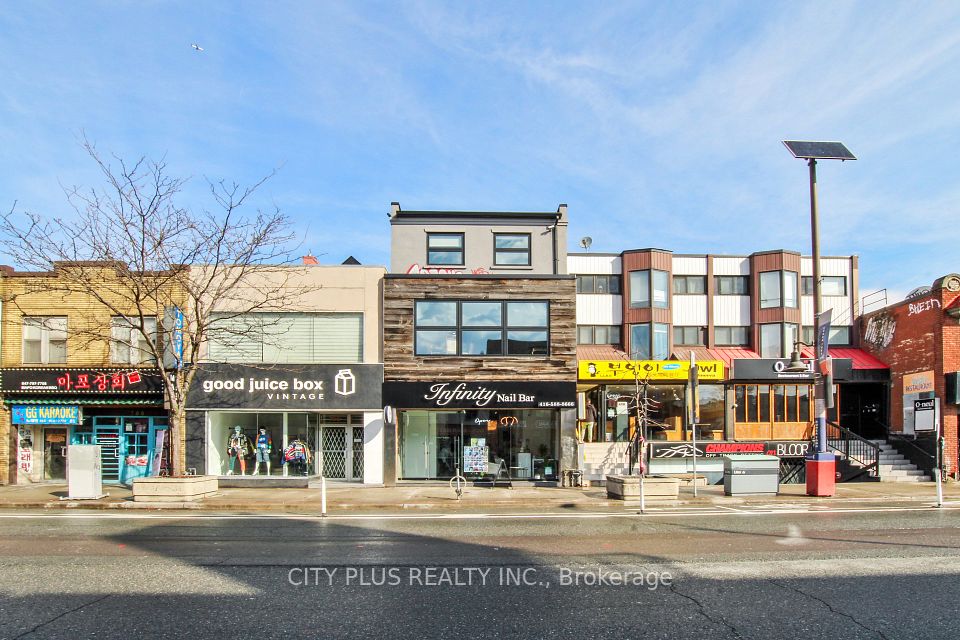 704 Bloor Street W, Toronto C02, ON M6G 1L4