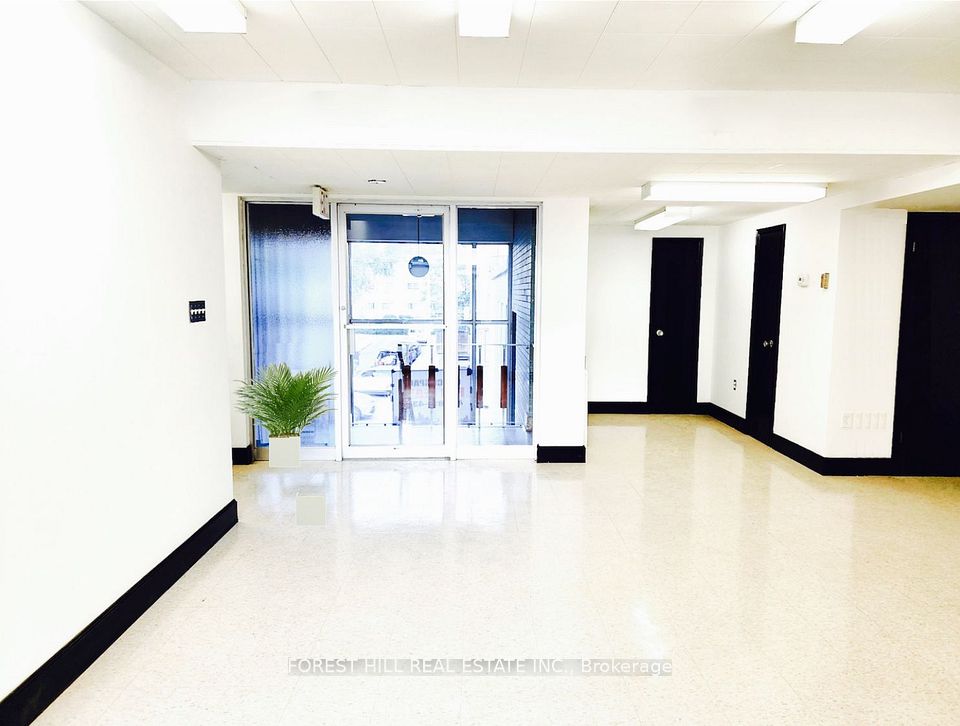 226 Bathurst Street 300, Toronto C01, ON M5T 2R9