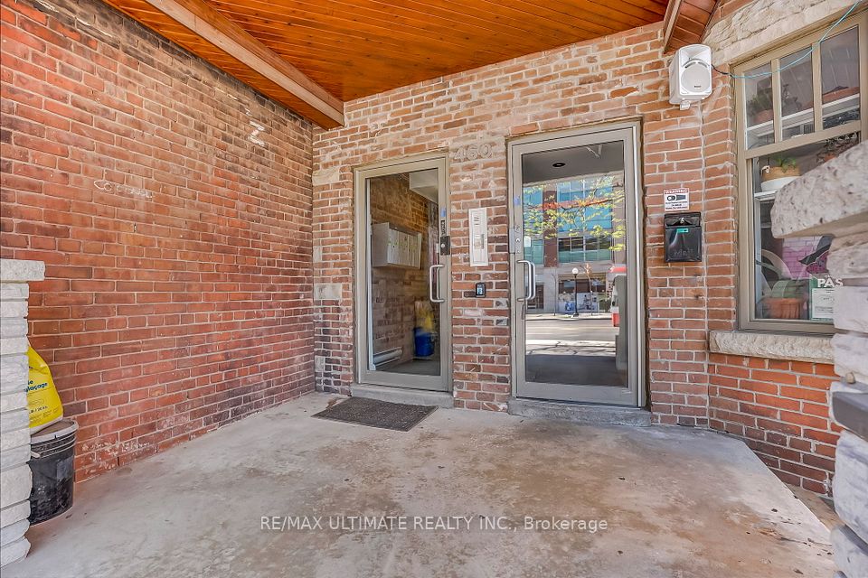 460 College Street, Toronto C01, ON M6G 1A1