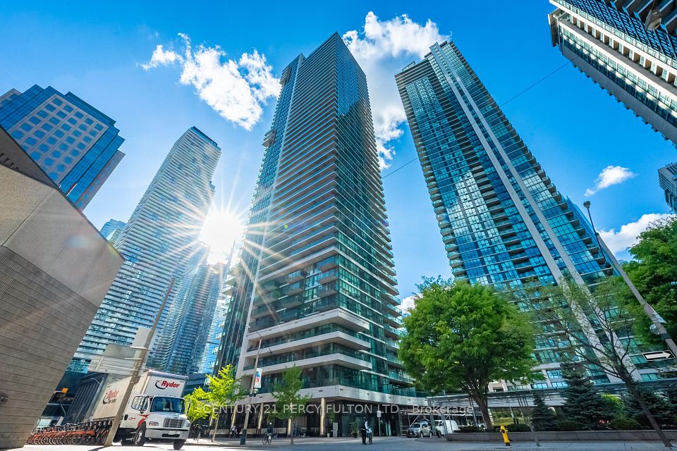 18 harbour Street 703, Toronto C01, ON M5J 2Z6