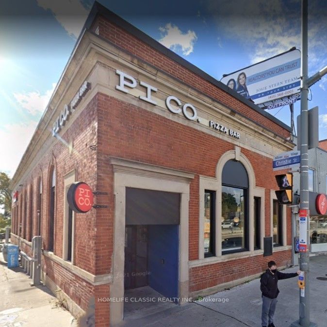 687 St Clair Avenue W, Toronto C02, ON M6C 1B2