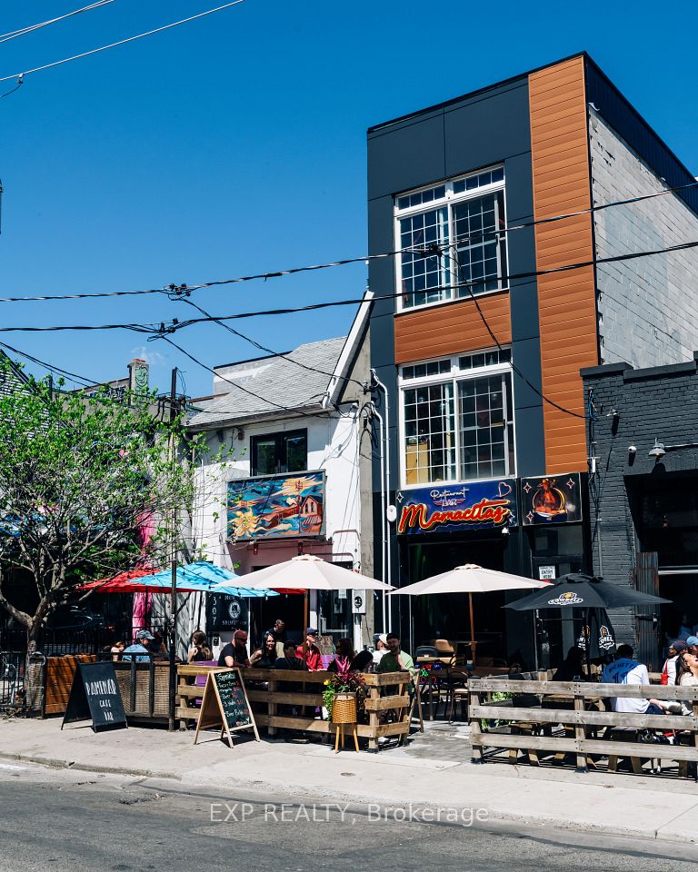 305 Augusta Avenue, Toronto C01, ON M5T 2M2