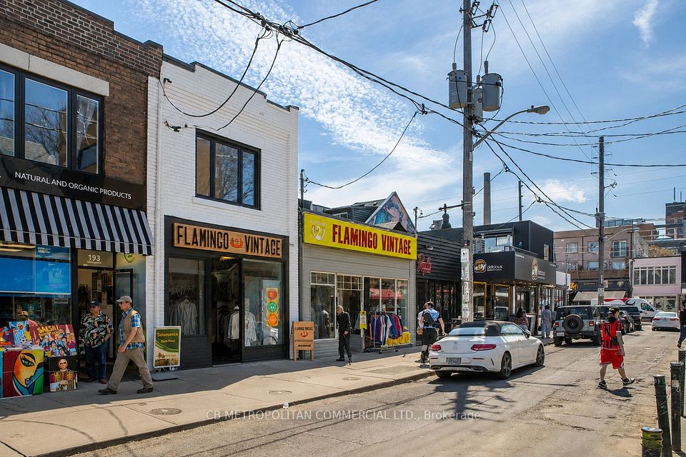 193 1/2 Baldwin Street, Toronto C01, ON M5T 1M1