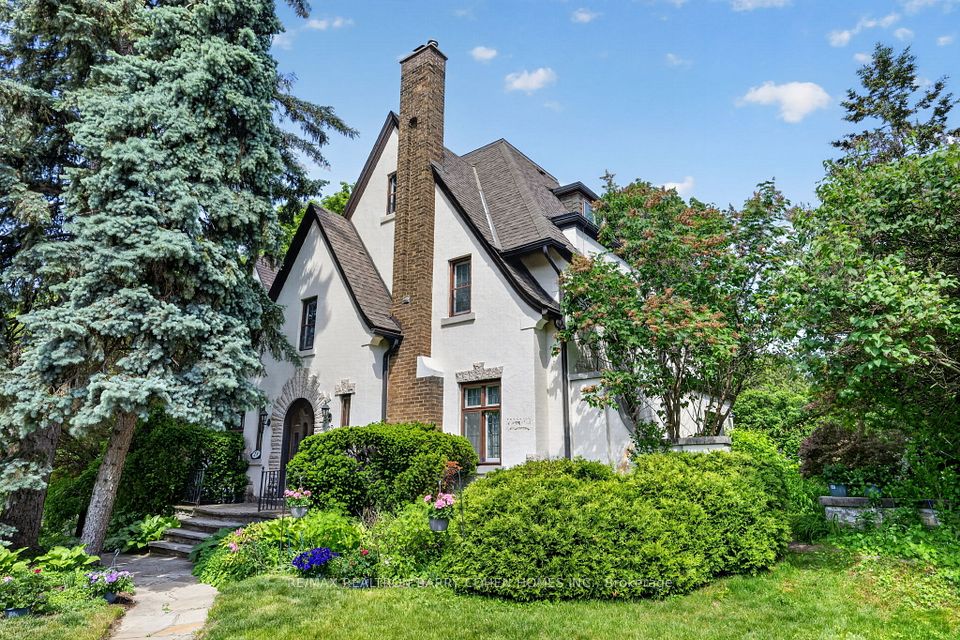 29 Strathgowan Crescent, Toronto, ON M4N 2Z6 at 29 Strathgowan Crescent, Toronto, ON M4N 2Z6, Toronto C04, ON, M4N 2Z6