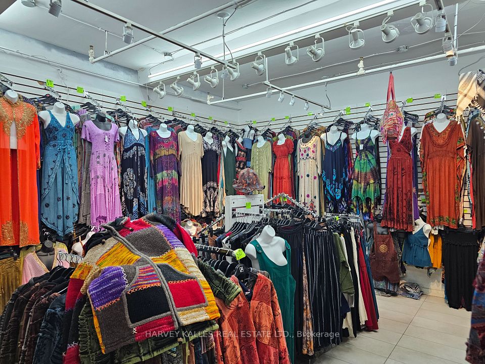 77 Kensington Avenue main, Toronto, ON M5T 1L9