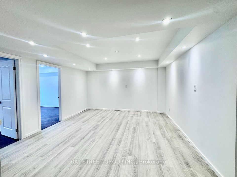 Att/Row/Townhouse at 373 Eglinton Avenue W 2nd, Toronto C03, ON M5N 1A3, Toronto C03