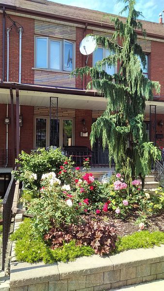 Att/Row/Townhouse at 48 Ulster Street Main, Toronto C01, ON M5S 1E3, Toronto C01