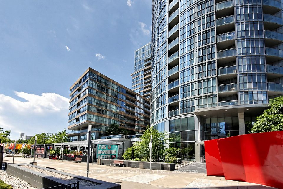 110 Fort York Boulevard, Toronto, ON M5V 4A7