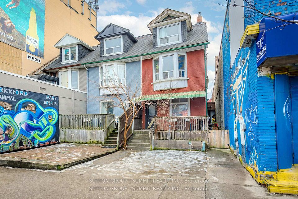 Att/Row/Townhouse at 811 Bloor Street W, Toronto C01, ON M6G 1L8, Toronto C01