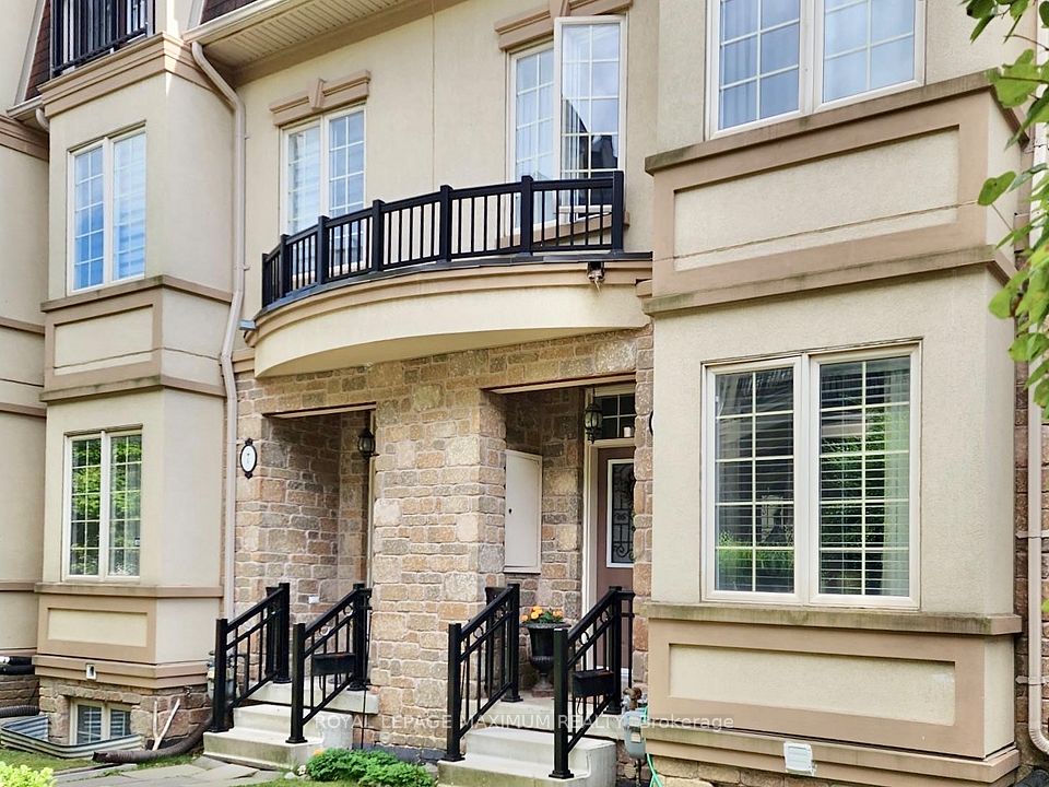 Att/Row/Townhouse at 9 Flook Lane, Toronto C07, ON M2R 1C4, Toronto C07