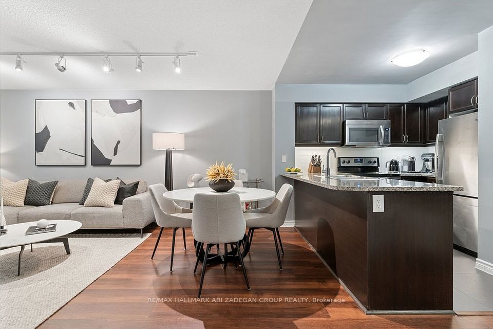 Condo Apartment at 19 Grand Trunk Crescent 3108, Toronto, ON M5J 3A3, Toronto C01