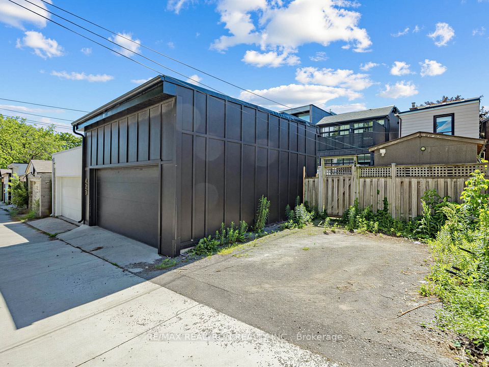 Detached at 425 Clinton Street, Toronto C02, ON M6G 2Z1, Toronto C02