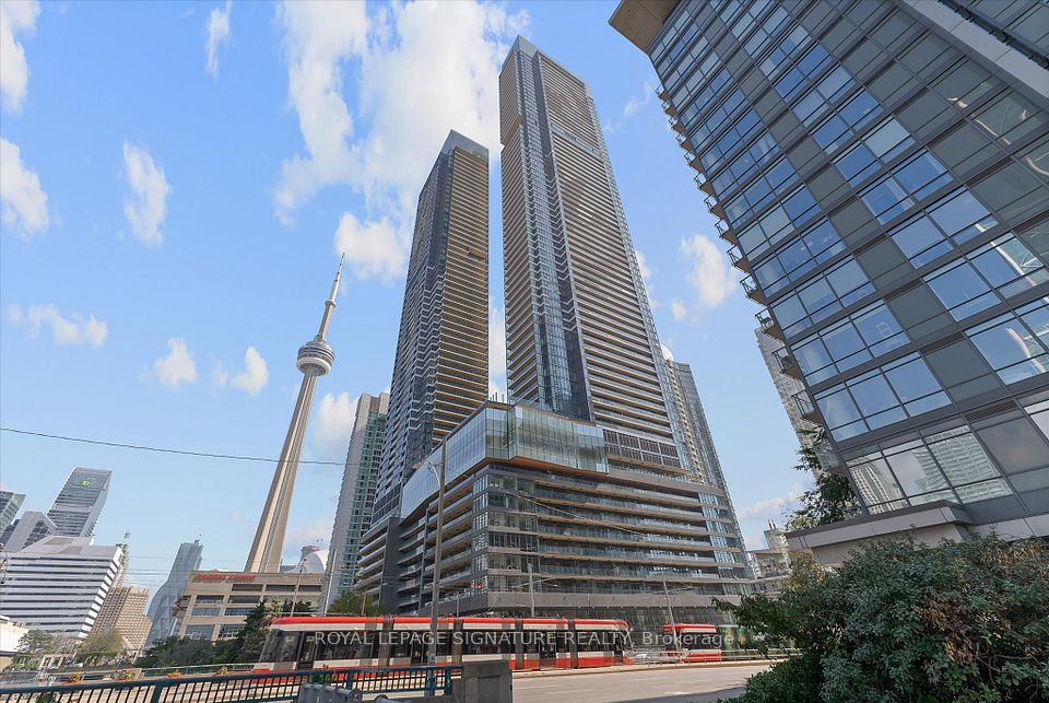 Condo Apartment at 1 Concord Cityplace Way 3003, Toronto, ON M5V 0T5, Toronto C01