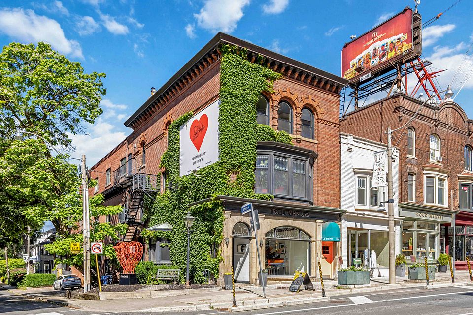 2A Gibson Avenue 2nd Floor, Toronto, ON M5R 1T5