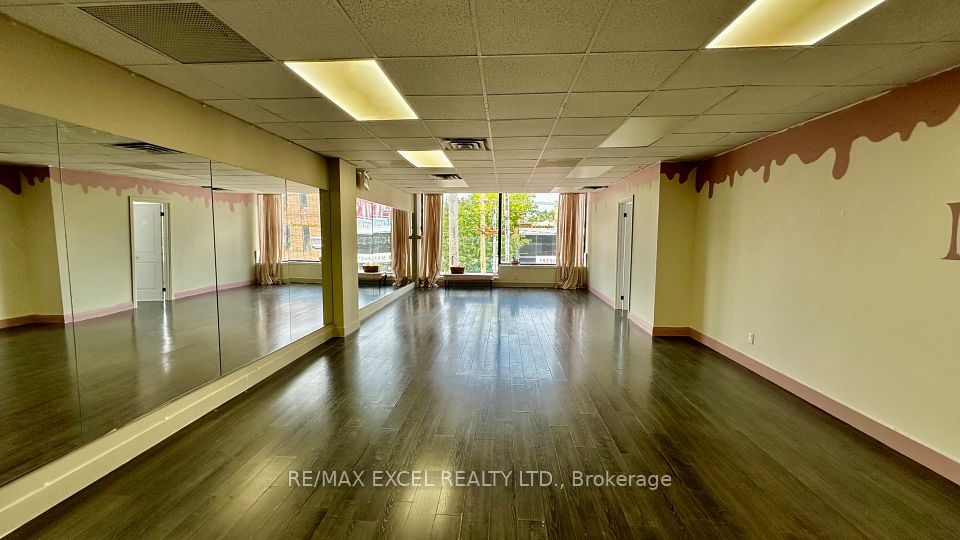 685 Queen Street W Upper Front Unit, Toronto, ON M6J 1E6
