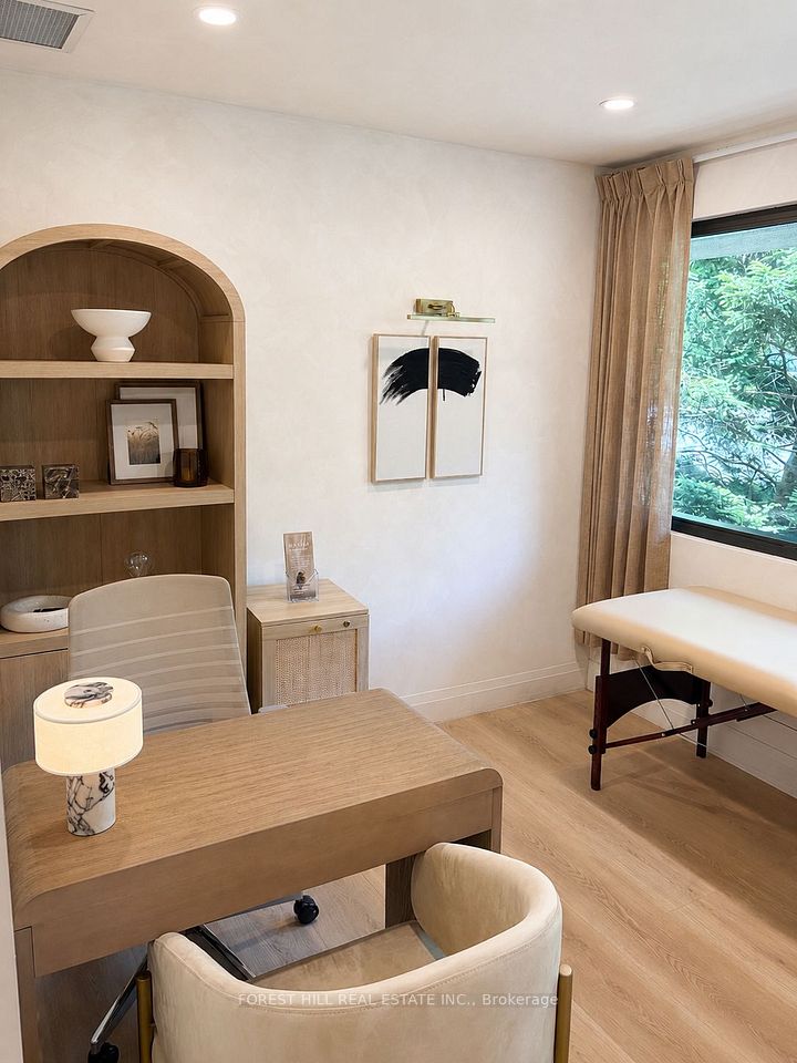 315 Avenue Road Room 2, Toronto, ON M4V 2H2