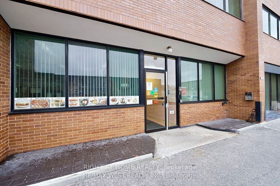 40 Wynford Drive N 111, Toronto, ON M3C 1J5