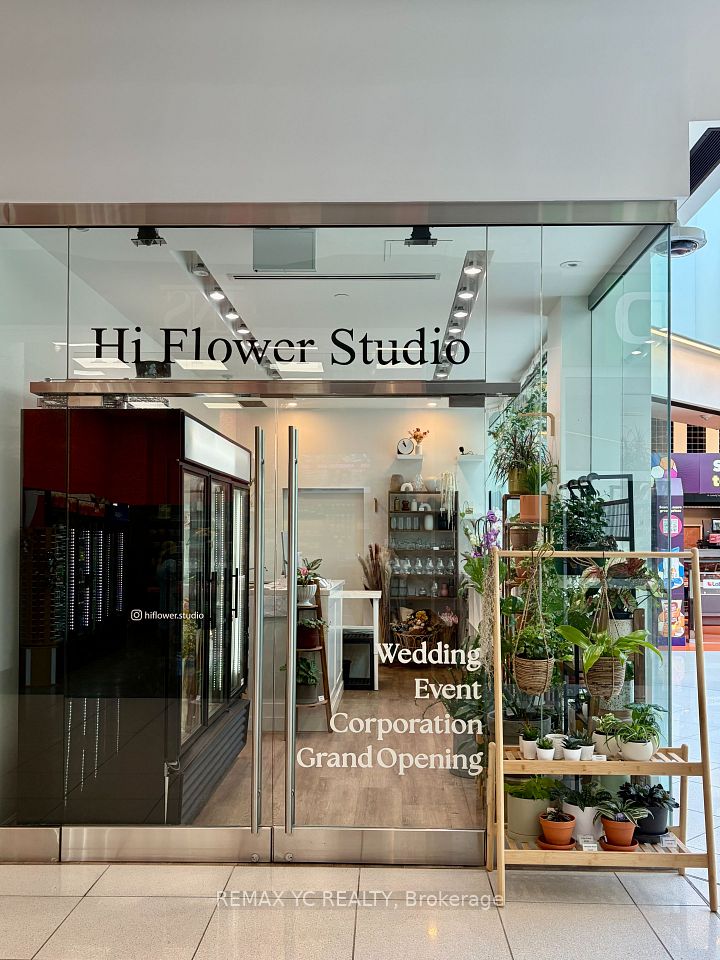 2 St. Clair Avenue E 105, Toronto, ON M4T 2T5