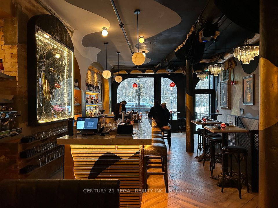 40 Wellington Street E, Toronto, ON M5E 1E3