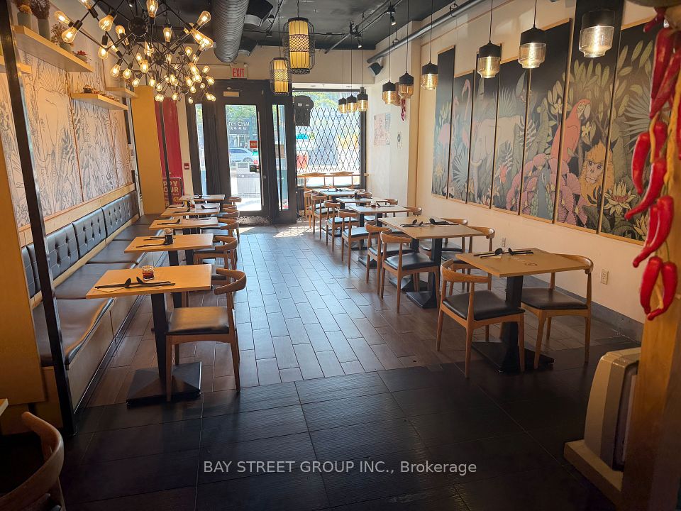318 Spadina Avenue 1st & 2nd Floor, Toronto, ON M5T 2E7
