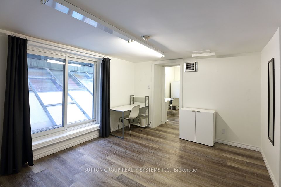 328 330 Queen Street W 2nd Fl, Toronto, ON M5V 2A2