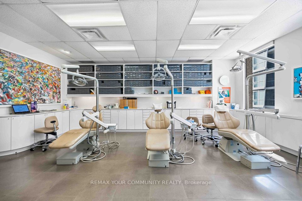 1240 Bay Street 706, Toronto, ON M5R 2A7