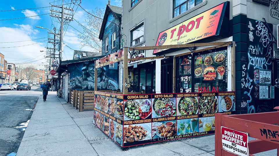 251 Augusta Avenue main, Toronto, ON M5T 2L8