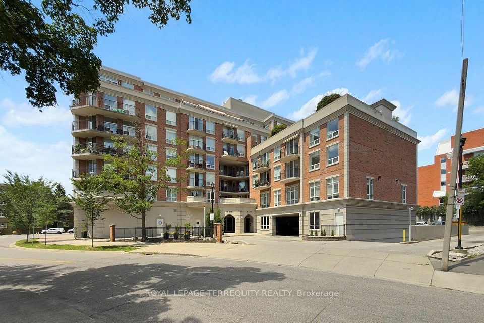 18 Wanless Avenue 315, Toronto, ON M4N 3R9 at 18 Wanless Avenue 315, Toronto, ON M4N 3R9, Toronto C04, ON, M4N 3R9