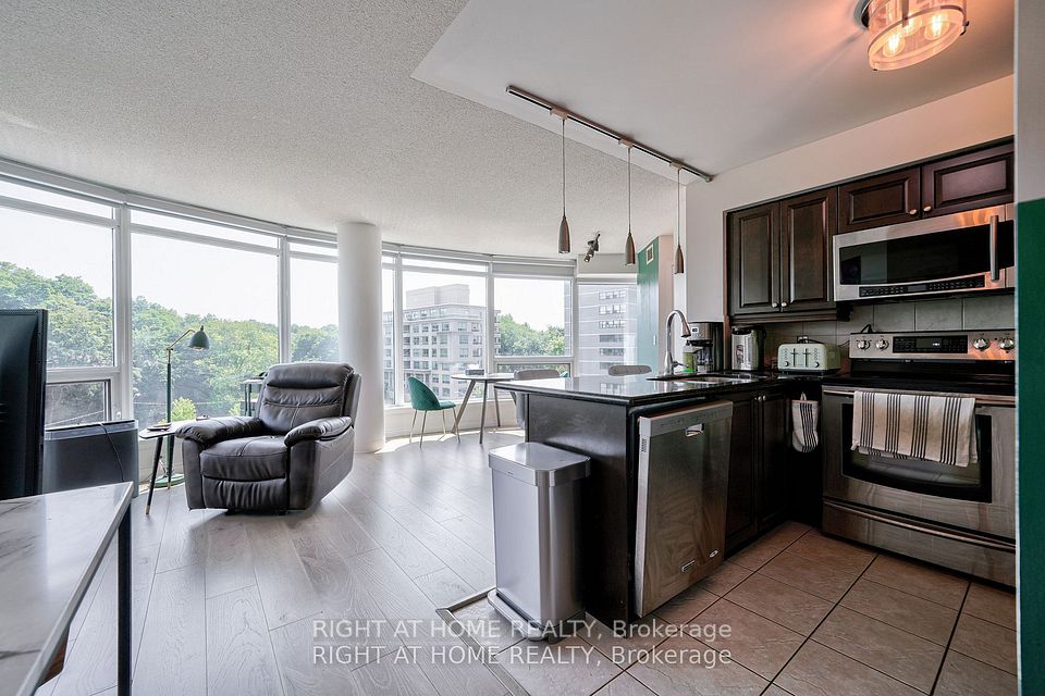 18 Valley Woods Road 813, Toronto, ON M3A 0A1 at 18 Valley Woods Road 813, Toronto, ON M3A 0A1, Toronto C13, ON, M3A 0A1