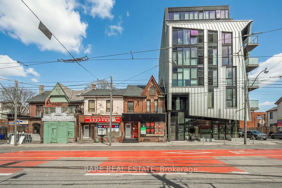 200 Bathurst Street, Toronto, ON M5T 2R8