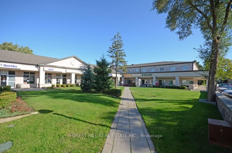 35 The Links Road 201, Toronto, ON M2P 1T7