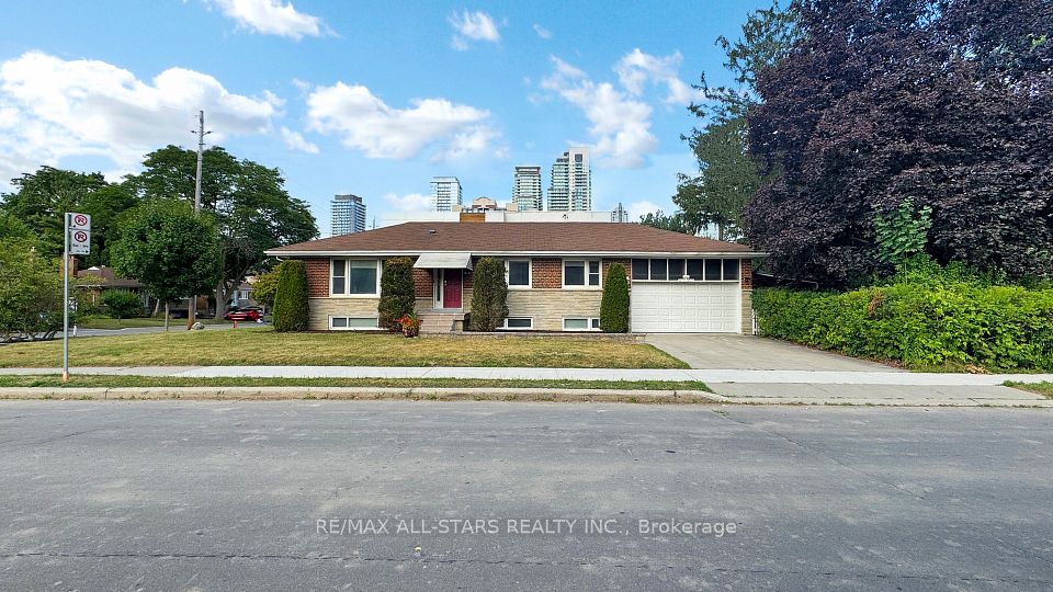 105 Betty Ann Drive, Toronto, ON M2N 1X1