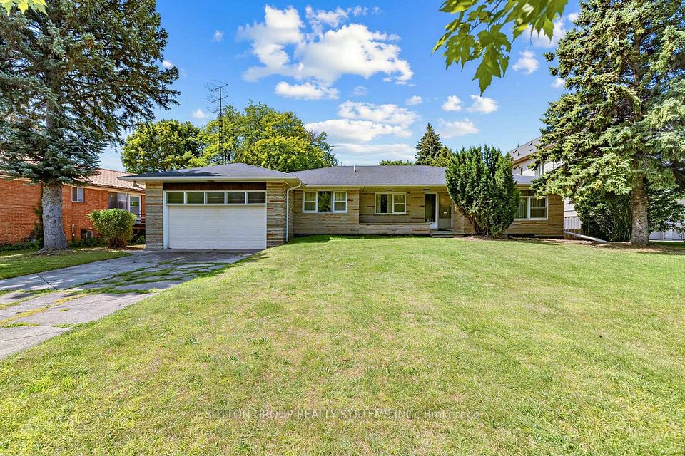 4 Banbury Road, Toronto, ON M3B 2L3 at 4 Banbury Road, Toronto, ON M3B 2L3, Toronto C13, ON, M3B 2L3