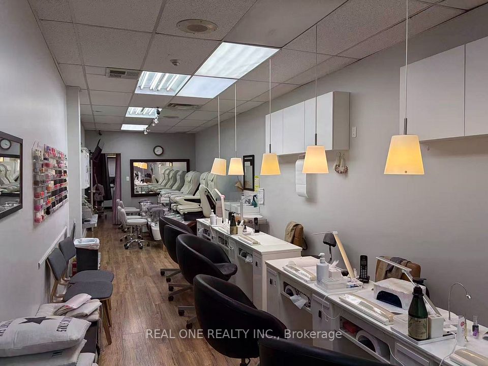 3030 Don Mills Road 17, Toronto, ON M2J 3C1