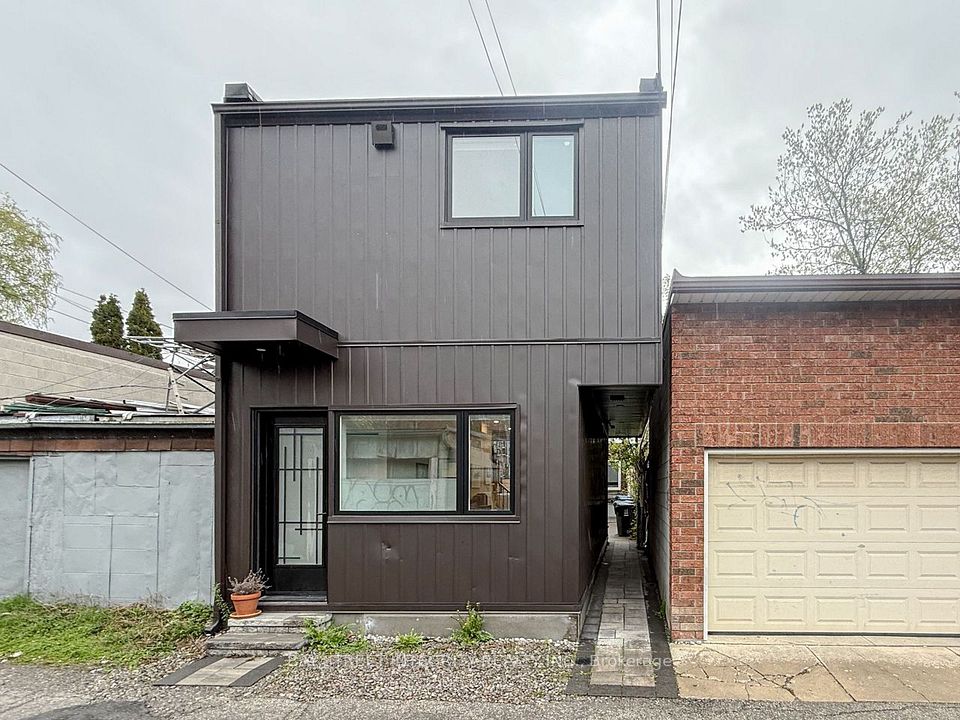 Att/Row/Townhouse at 598 Crawford Street Laneway, Toronto, ON M6G 3K2, Toronto C01