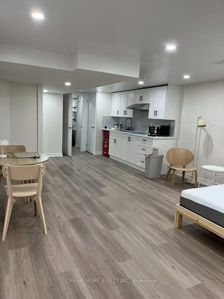 Att/Row/Townhouse at 138 Robert Street B01, Toronto, ON M5S 2K3, Toronto C01