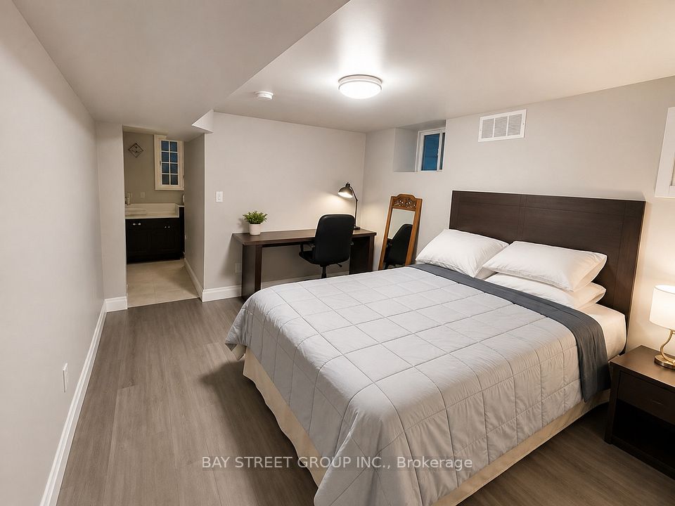 Detached at 33 Dalton Road Main and Lower, Toronto, ON M5R 2Y8, Toronto C02