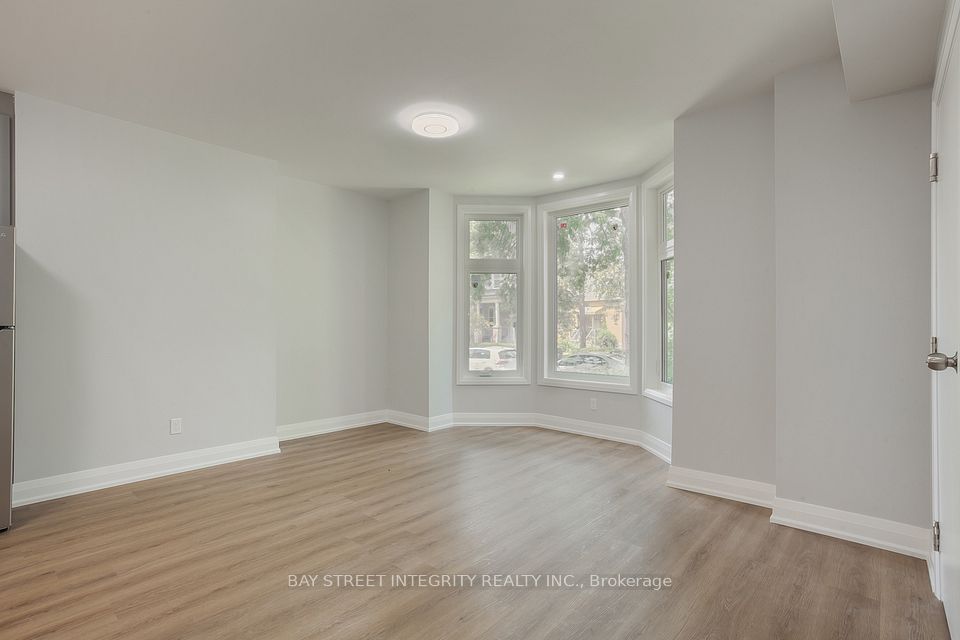 Detached at 19 D'arcy Street Main Floor, Toronto, ON M5T 1J8, Toronto C01