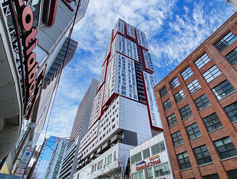 Condo Apartment at 318 Richmond Street W 911, Toronto, ON M5V 0B4, Toronto C01