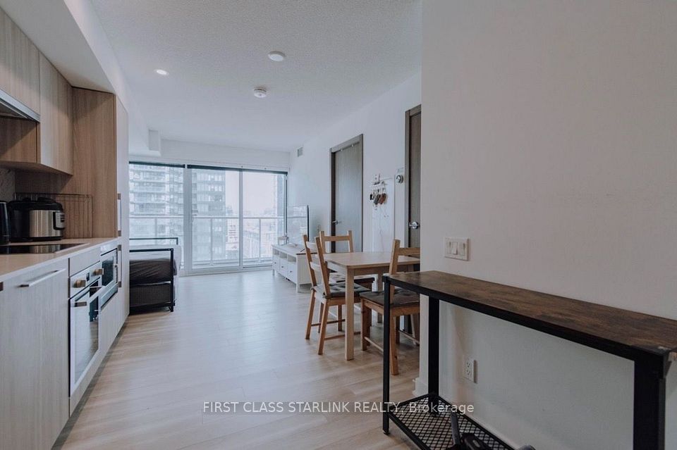 Condo Apartment at 17 Bathurst Street 1609, Toronto, ON M5V 0N1, Toronto C01