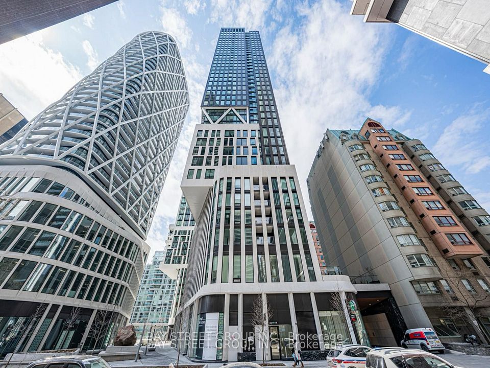 Condo Apartment at 238 Simcoe Street 1904, Toronto, ON M5T 1T4, Toronto C01