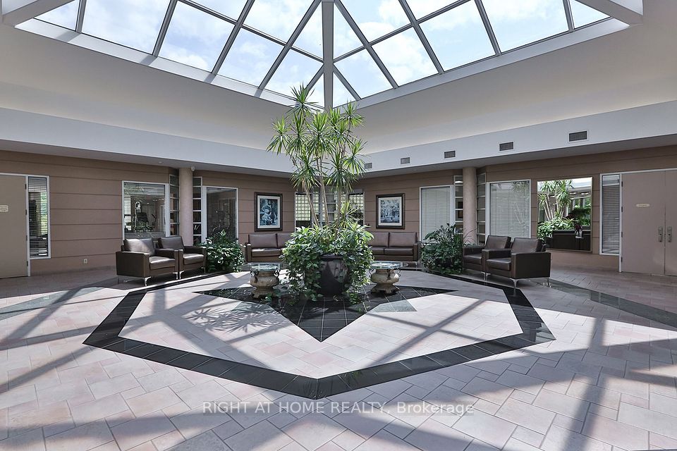 Condo Apartment at 7 Concorde Place 2212, Toronto, ON M3C 3N4, Toronto C13