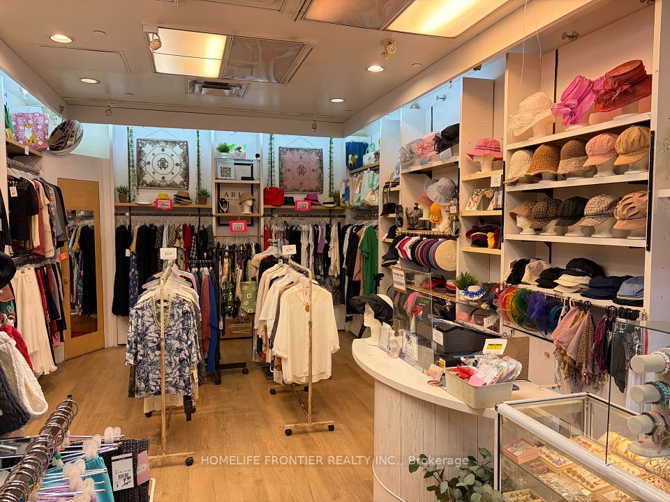 444 Yonge Street M5, Toronto, ON M5B 2H4