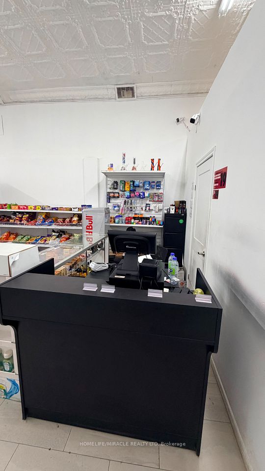114 Queen Street, Toronto, ON M5C 1S6