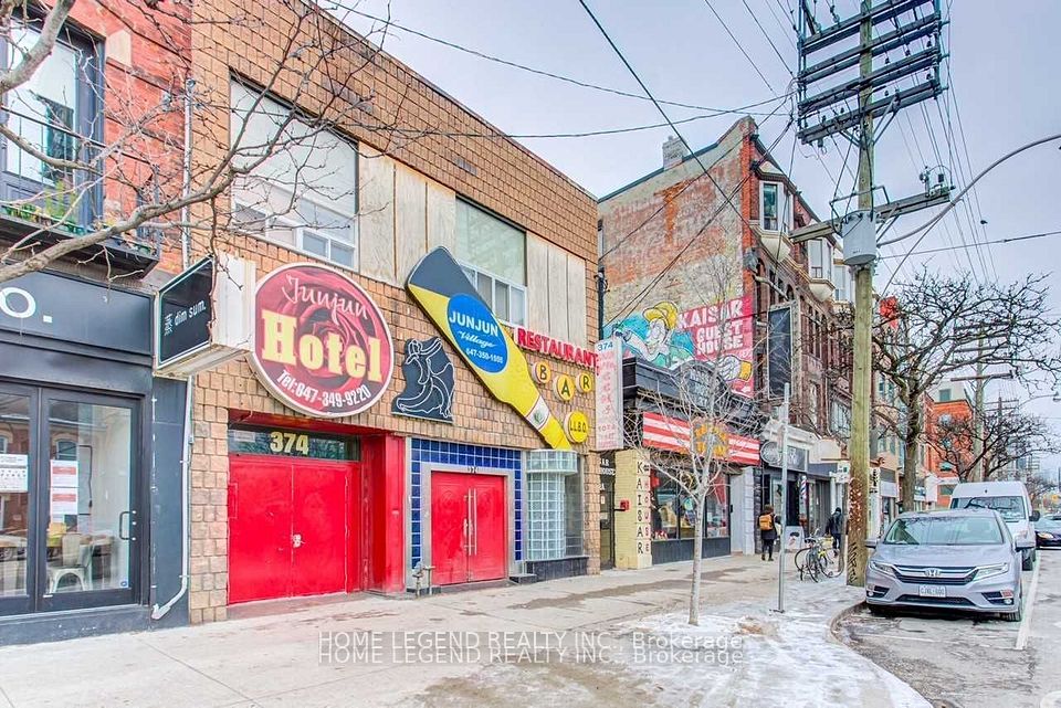 374 College Street, Toronto, ON M5S 2M8