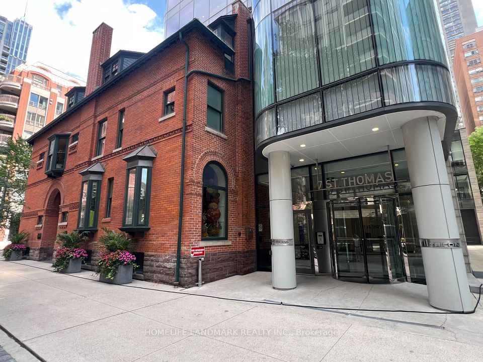 7 St Thomas Street 209, Toronto, ON M5S 2B7