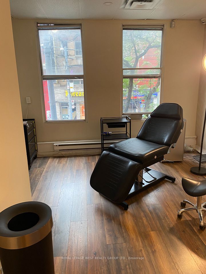 261 Queen Street W 2nd Floor, Toronto, ON M5V 1Z4