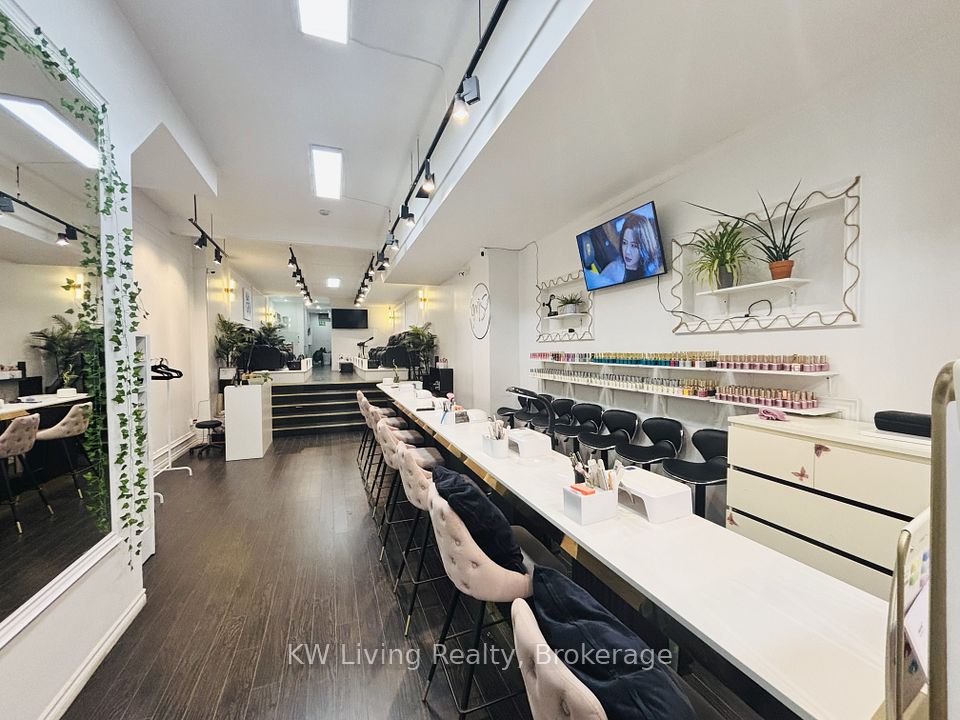 680 Queen Street W, Toronto, ON M6J 1E5