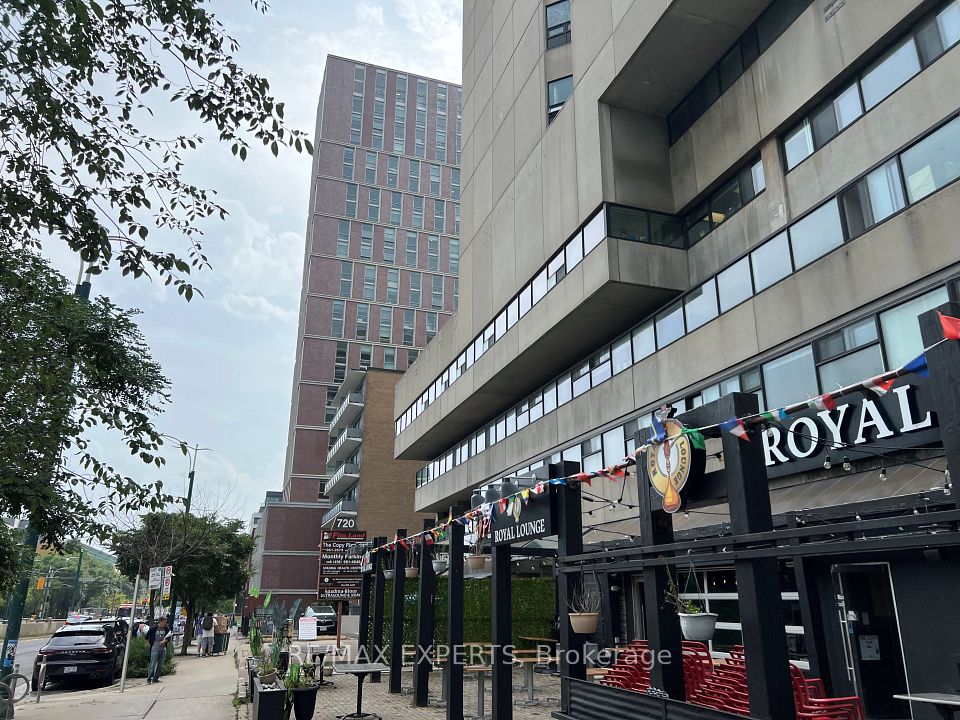 720 Spadina Avenue 419, Toronto, ON M5S 2T9