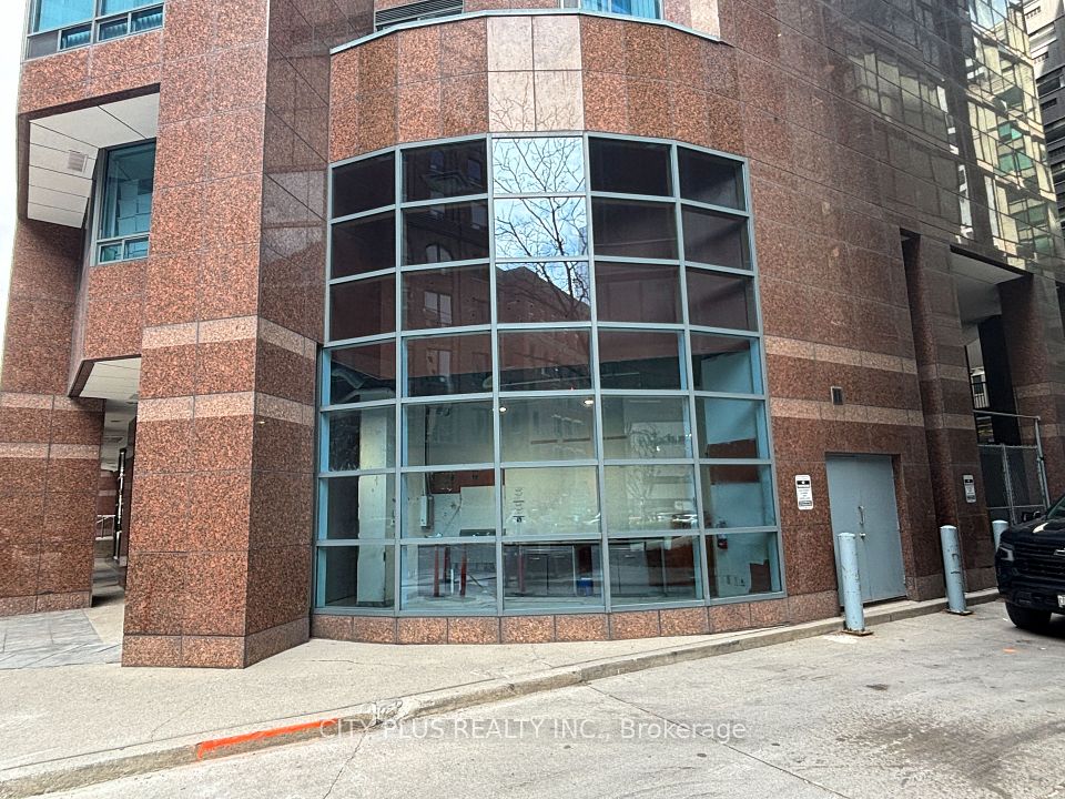 33 University Avenue 101A, Toronto, ON M5J 2S7
